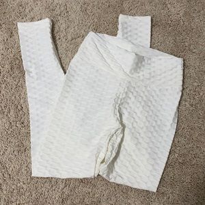 White scrunched leggings
